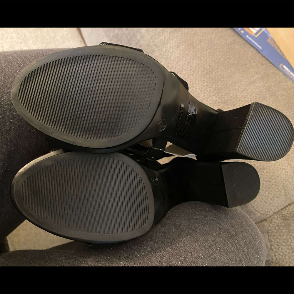 Heels - Picture 4 of 5